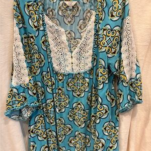 GUC 1X Crown & Ivy Blue Patterned Women's Top with Lace Detail